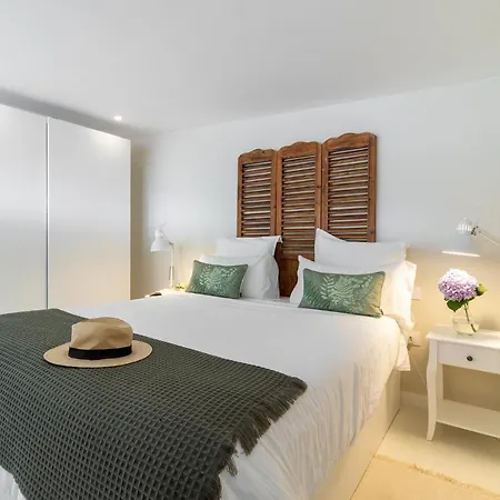 Window Apartment *